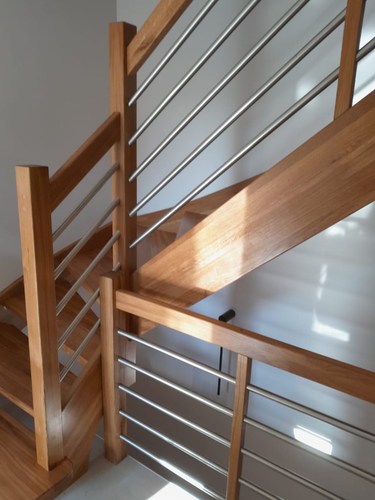 porecz debowa balustrada metalowa